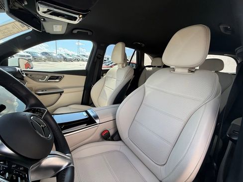 Used 2025 Mercedes-Benz GLC 300 image 17