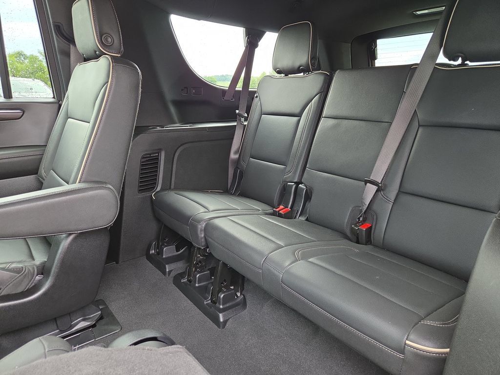 Certified 2026 Chevrolet Suburban Premier AWD/4WD image 30