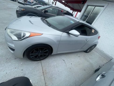 Used 2014 Hyundai Veloster FWD image 6