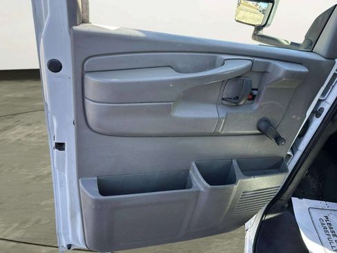 Used 2007 GMC Savana 3500 RWD image 15