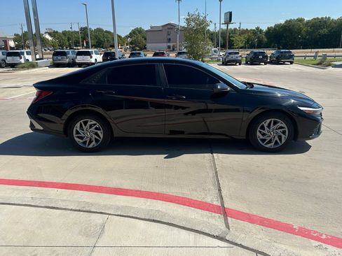 Used 2024 Hyundai Elantra SEL FWD image 6