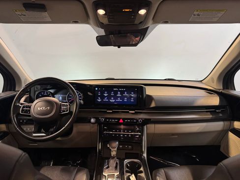Used 2022 Kia Carnival EX FWD image 11