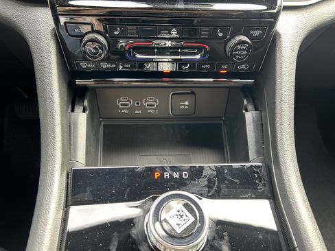 New 2025 Jeep Grand Cherokee Altitude image 27