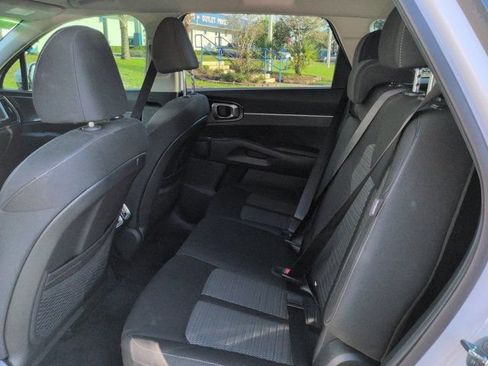 Used 2025 Kia Sorento LX FWD image 13