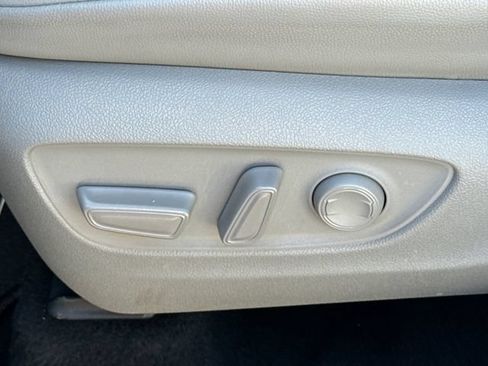 Used 2021 Toyota Highlander XLE AWD/4WD image 23
