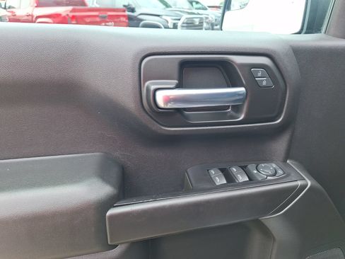 Used 2020 Chevrolet Silverado 1500 Custom w/ Infotainment Package RWD image 18