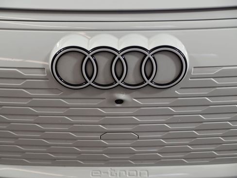 Certified 2025 Audi Q6 e-tron Premium w/ Convenience Package RWD image 15