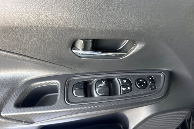 Used 2023 Nissan Versa SV FWD image 11