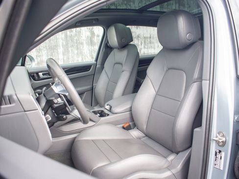 Used 2022 Porsche Cayenne AWD/4WD image 20