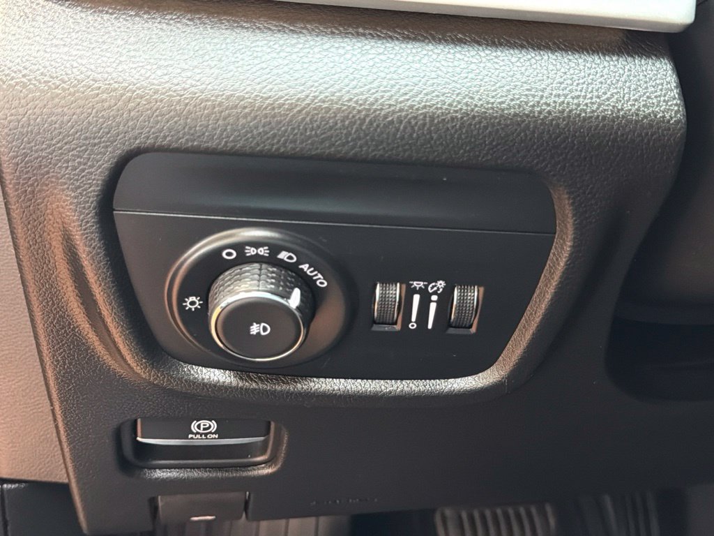 Used 2023 Jeep Grand Cherokee L Limited w/ Luxury Tech Group II AWD/4WD image 25