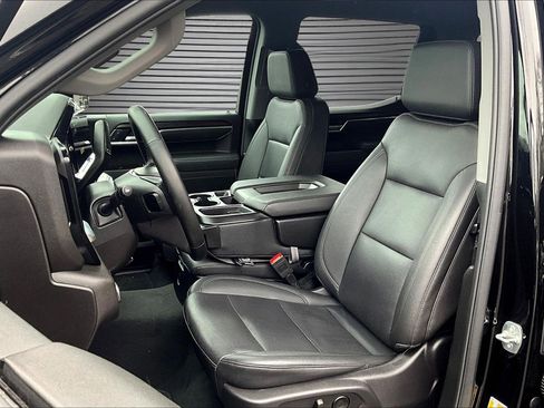 Used 2025 GMC Sierra 1500 SLT image 14