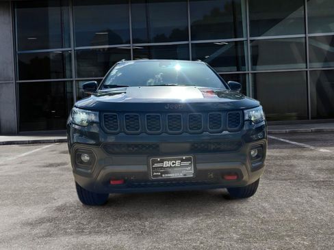 Used 2024 Jeep Compass Trailhawk AWD/4WD image 2