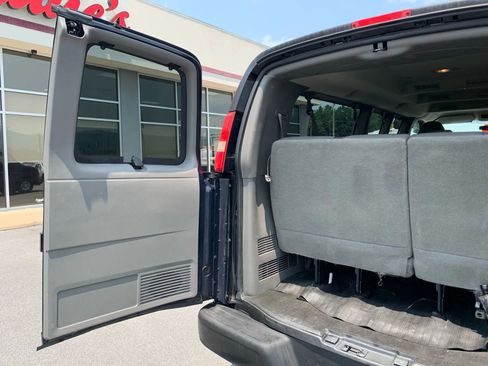 Used 2012 Chevrolet Express 3500 LS image 33