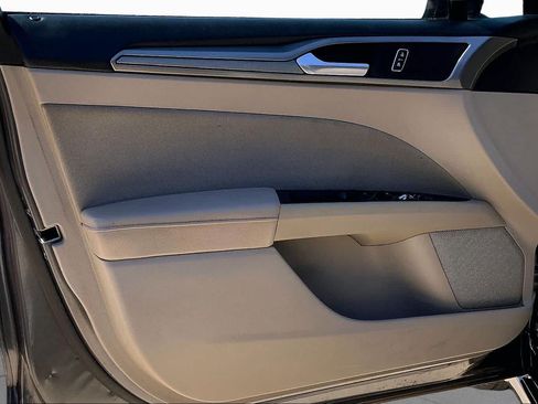 Used 2017 Ford Fusion SE FWD image 22