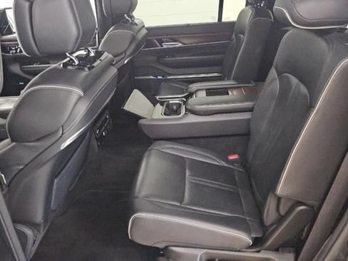 Used 2023 Jeep Grand Wagoneer Series II AWD/4WD image 12