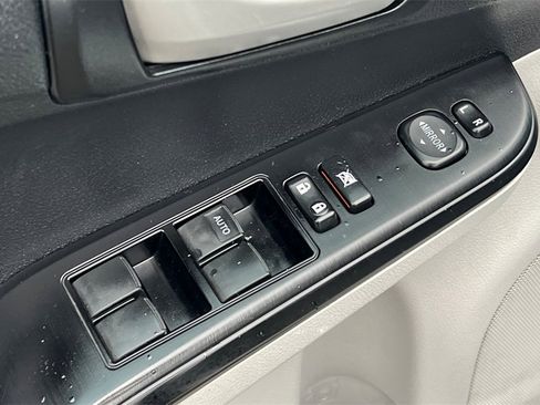 Used 2013 Toyota Camry LE image 14