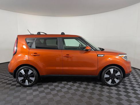 Used 2018 Kia Soul + FWD image 7
