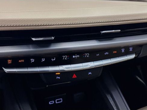 Used 2024 Cadillac XT4 Premium Luxury w/ Technology Package image 17