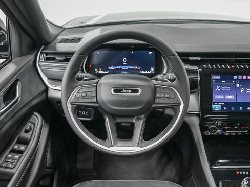Used 2024 Jeep Grand Cherokee Altitude AWD/4WD image 17