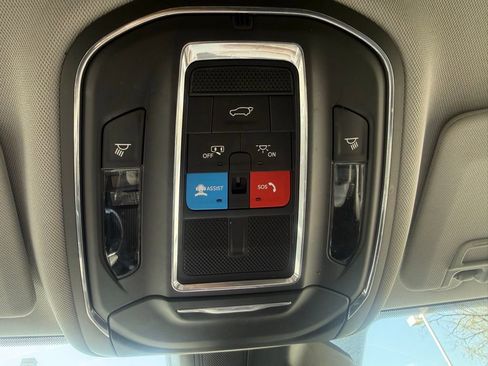 Used 2023 Jeep Grand Cherokee Limited image 27