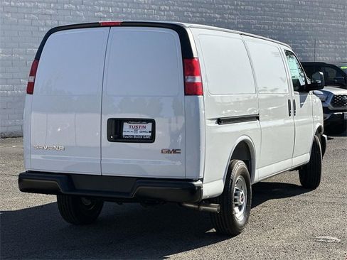 New 2026 GMC Savana 2500 w/ Driver Convenience Package image 4