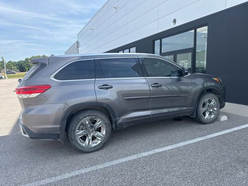 Used 2018 Toyota Highlander Limited Platinum AWD/4WD image 3