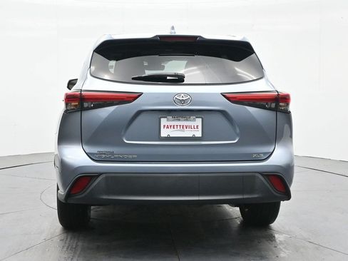 Used 2022 Toyota Highlander XLE FWD image 7