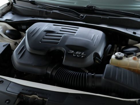 Used 2020 Dodge Charger SXT w/ Blacktop Package image 32