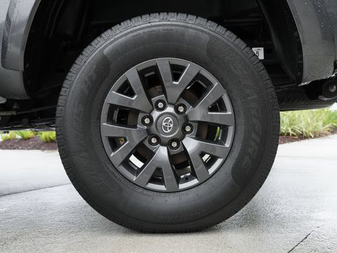 Used 2023 Toyota Tacoma SR5 AWD/4WD image 30