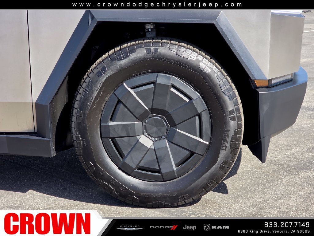 Used 2024 Tesla Cybertruck AWD Crew Cab image 9