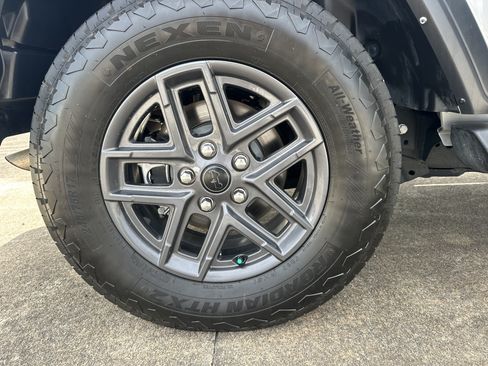 Used 2024 Jeep Wrangler Sport AWD/4WD image 30