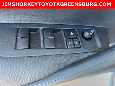 Used 2021 Toyota Corolla LE image 12