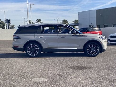 Used 2020 Lincoln Aviator Reserve w/ Equipment Group 202A image 6