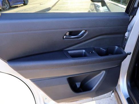 Certified 2025 Nissan Pathfinder SV FWD image 12