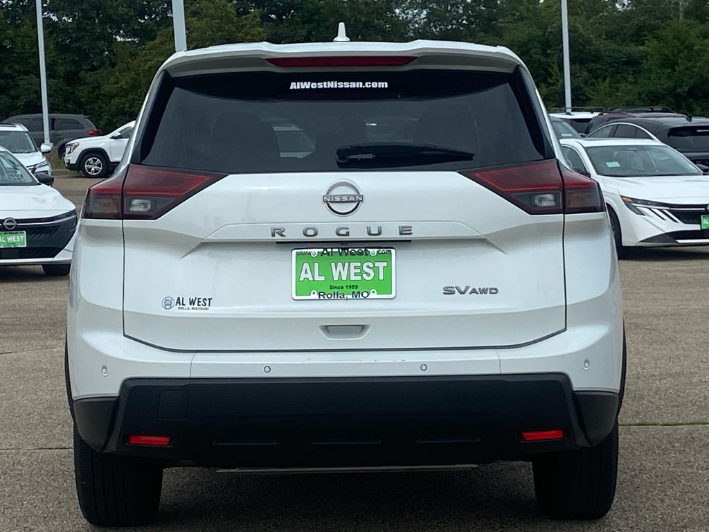 Used 2024 Nissan Rogue SV AWD/4WD image 4