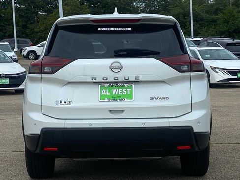 Used 2024 Nissan Rogue SV AWD/4WD image 4