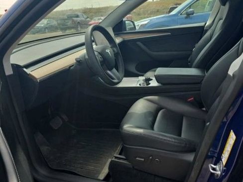Used 2025 Tesla Model Y Long Range AWD/4WD image 3