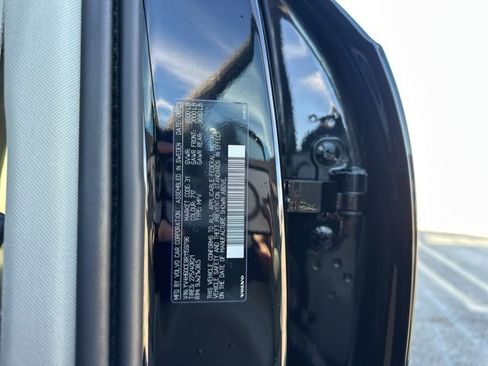 Certified 2024 Volvo XC90 T8 Plus w/ Protection Package Premier image 33