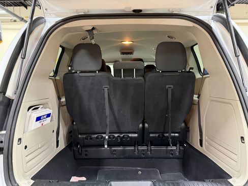 Used 2018 Dodge Grand Caravan SE w/ UConnect Hands-Free Group image 54