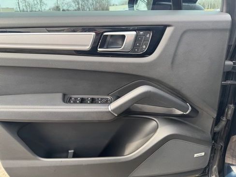 Used 2022 Porsche Cayenne Platinum Edition w/ Premium Package Plus image 14