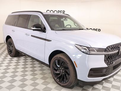New 2025 Lincoln Navigator Reserve w/ Jet Appearance Package