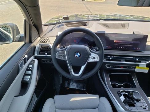 New 2026 BMW X7 xDrive40i w/ Premium Package image 14
