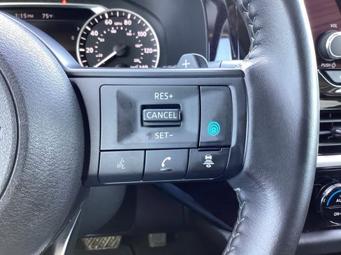 Used 2024 Nissan Pathfinder SV image 33