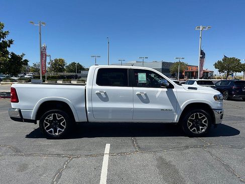 Used 2025 RAM 1500 Laramie AWD/4WD image 7