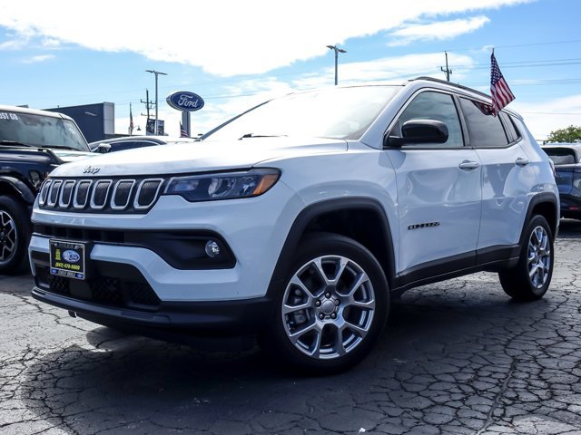 Used 2022 Jeep Compass Latitude w/ Sun and Sound Group AWD/4WD image 1