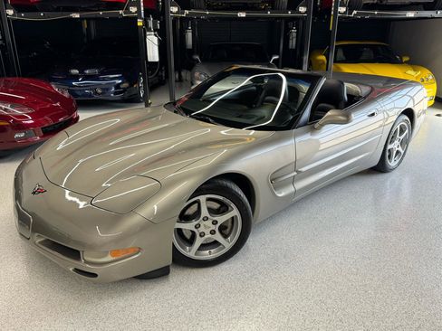 Used 2001 Chevrolet Corvette Convertible w/ Preferred Equipment Group2 RWD image 2