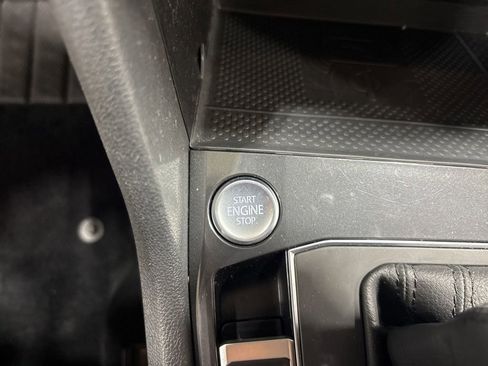 Used 2020 Volkswagen Tiguan SE image 9