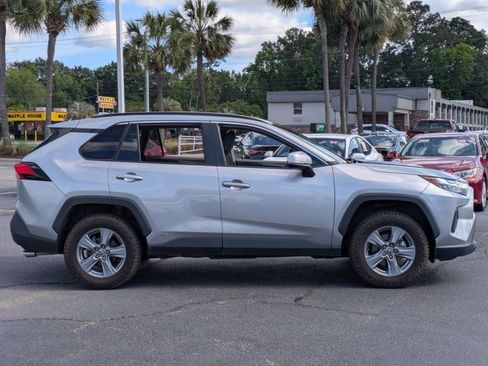 Used 2022 Toyota RAV4 XLE AWD/4WD image 4