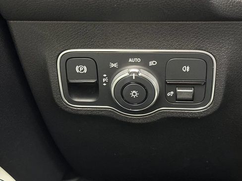 Used 2023 Mercedes-Benz GLB 250 image 34