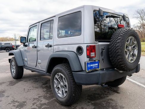 Used 2017 Jeep Wrangler Unlimited Rubicon w/ Connectivity Group image 8